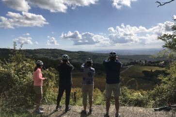 San Gimignano Easy bike tour | one more stop for pictures | bikeinflorence.com