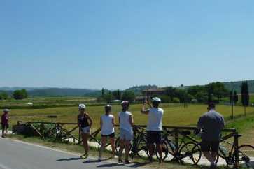 San Gimignano to Siena bike tour - Tuscany countryside towards Monteriggioni | bikeinflorence.com