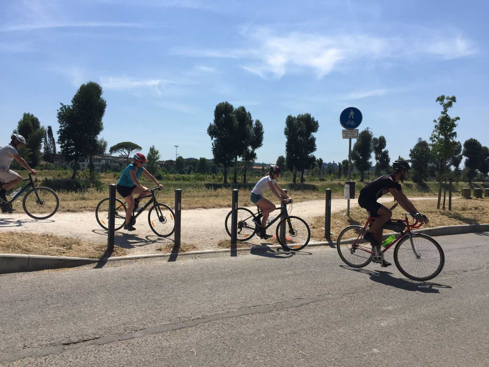 Downhill to Florence bike tour | along the Arno river | bikeinflorence.com