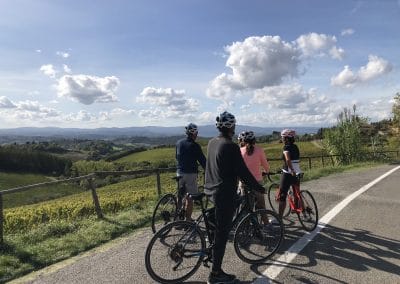 San Gimignano Easy bike tour | stop for pictures | bikeinflorence.com